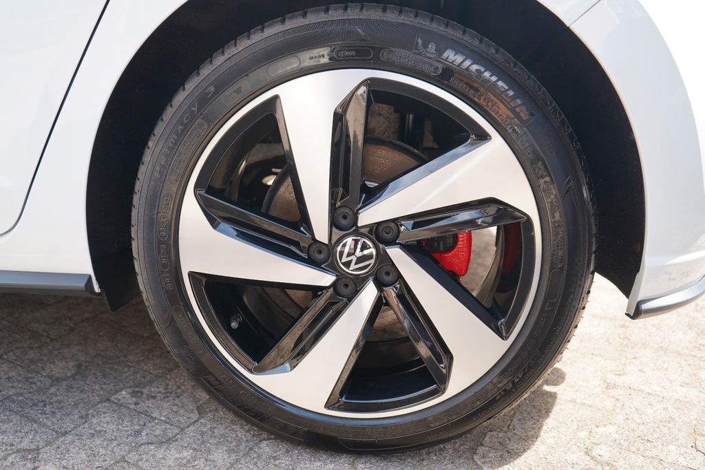 Volkswagen Polo 2023 г. Белый, пробег 22284 км