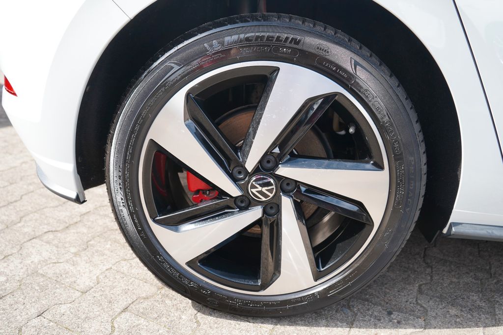Volkswagen Polo 2023 г. Белый, пробег 22284 км