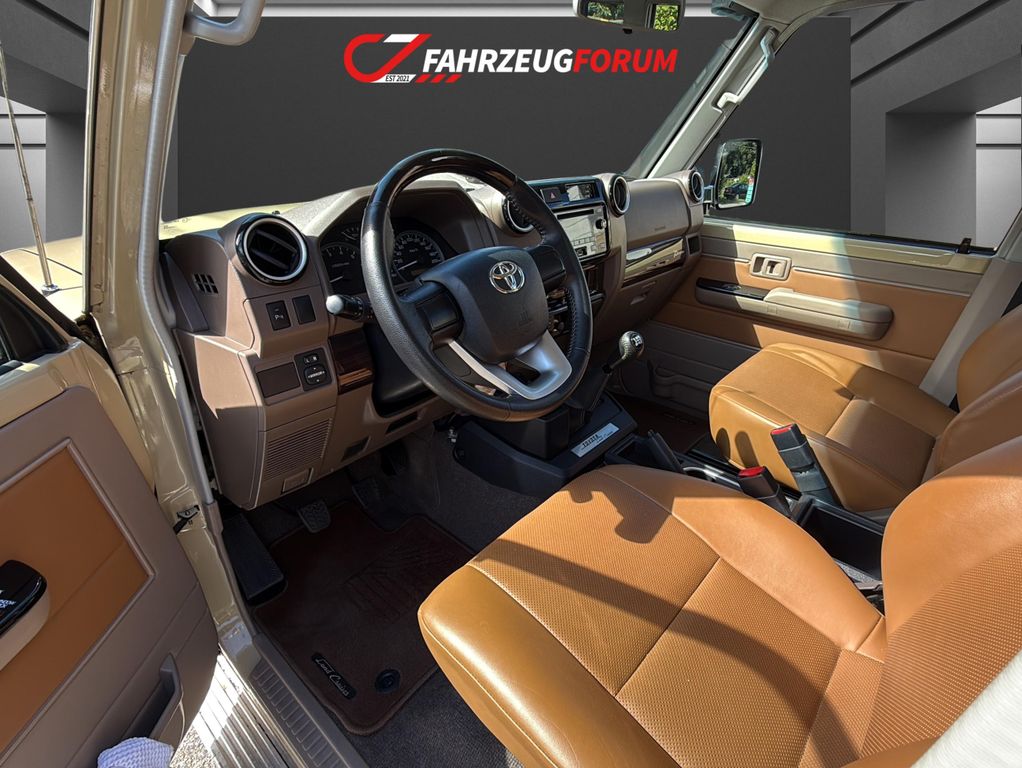 Toyota Land Cruiser 2022 г. Бежевый, пробег 54500 км