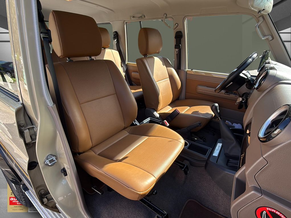 Toyota Land Cruiser 2022 г. Бежевый, пробег 54500 км