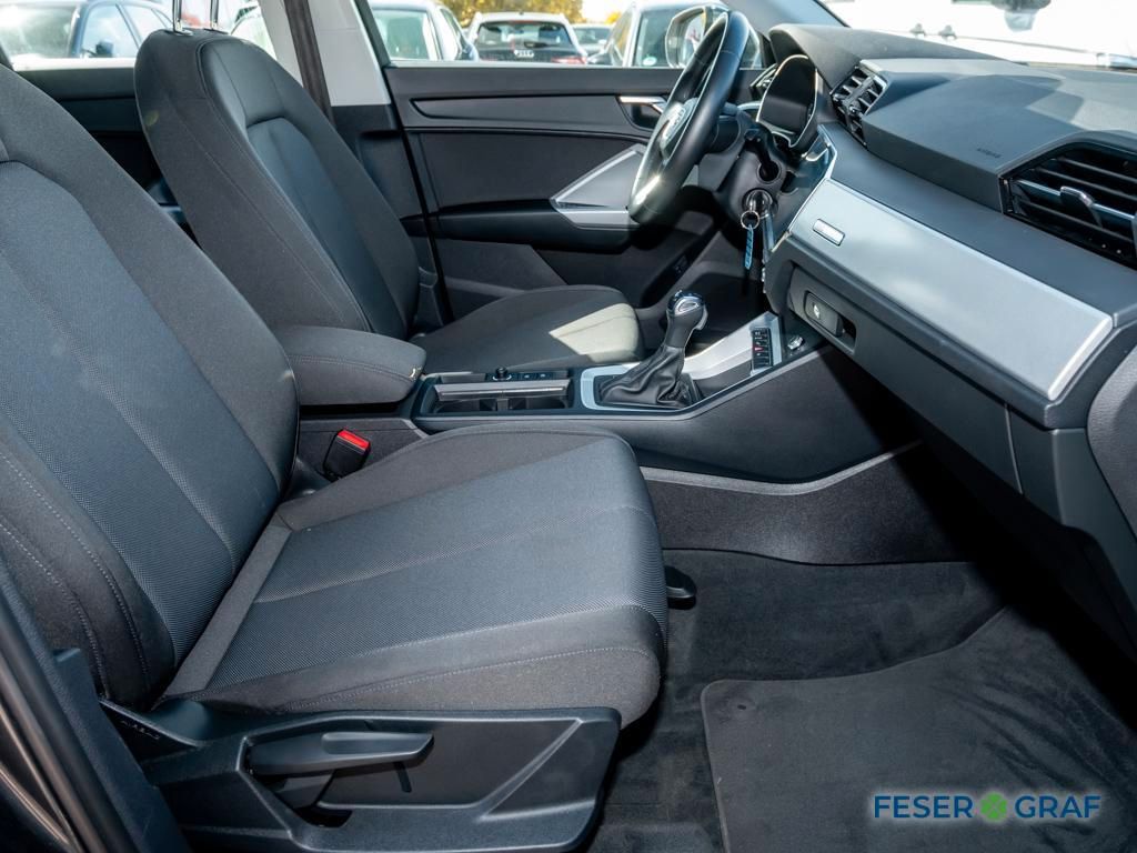 Audi Q3 2022 г. Серый, пробег 42484 км