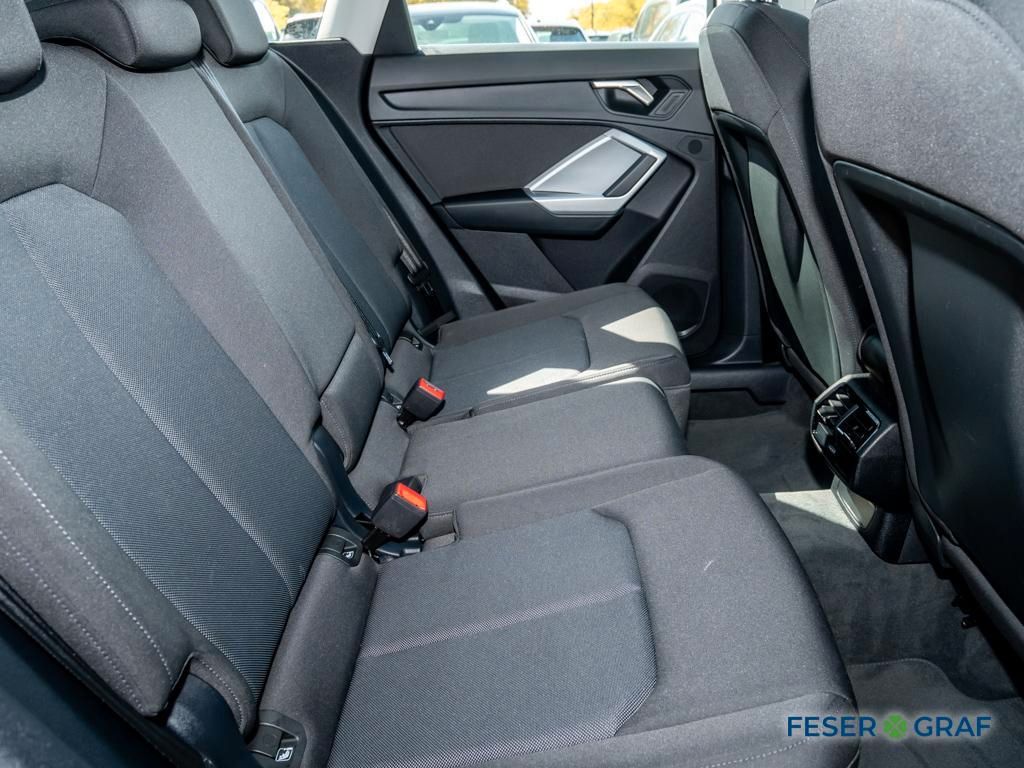 Audi Q3 2022 г. Серый, пробег 42484 км