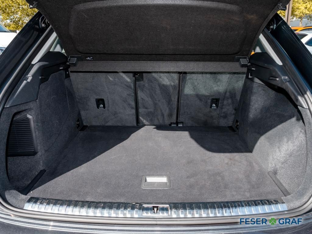 Audi Q3 2022 г. Серый, пробег 42484 км