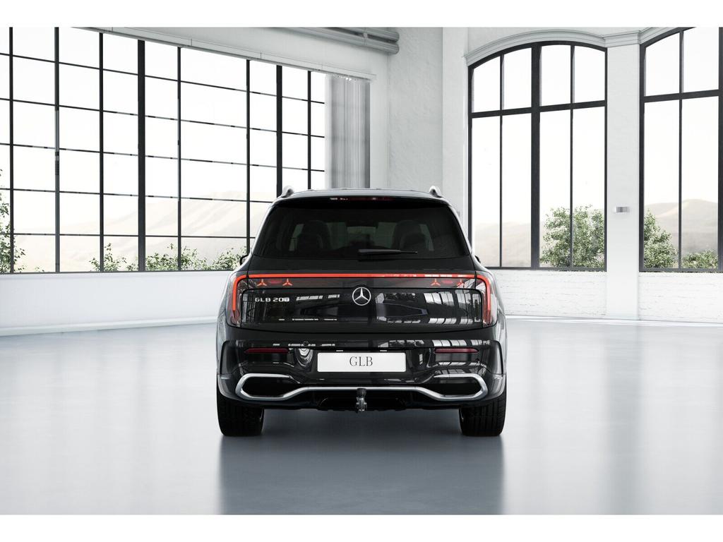 Mercedes-Benz GLB 200 2026 г. Чёрный, пробег 9500 км
