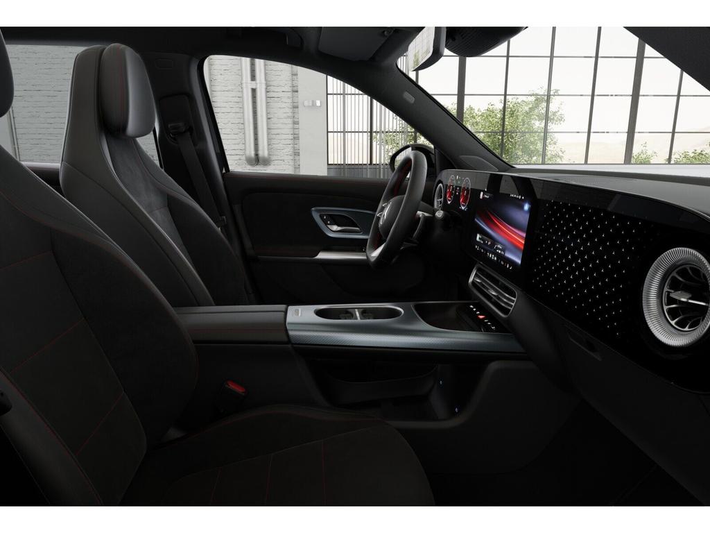 Mercedes-Benz GLB 200 2026 г. Чёрный, пробег 9500 км