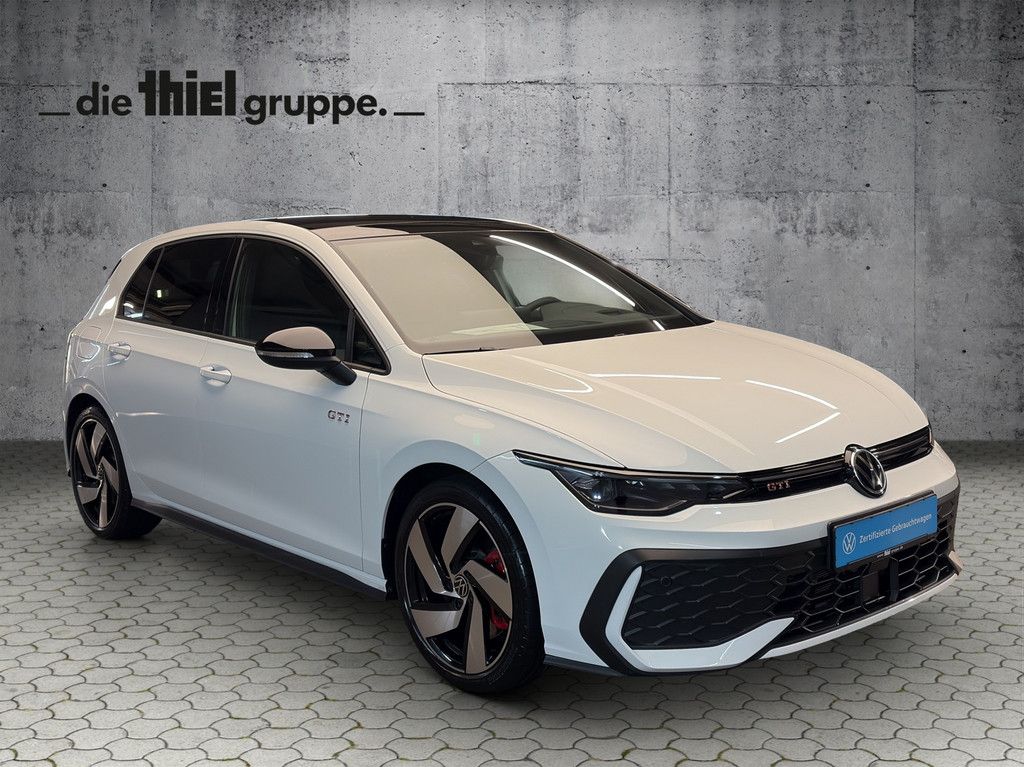 Volkswagen Golf 2025 г. Белый, пробег 16980 км