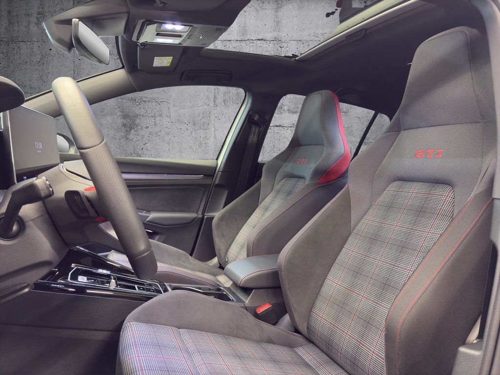 Volkswagen Golf 2025 г. Белый, пробег 16980 км