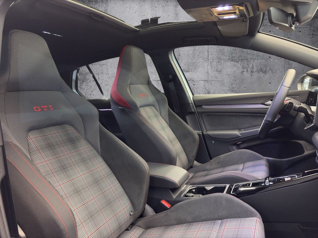 Volkswagen Golf 2025 г. Белый, пробег 16980 км
