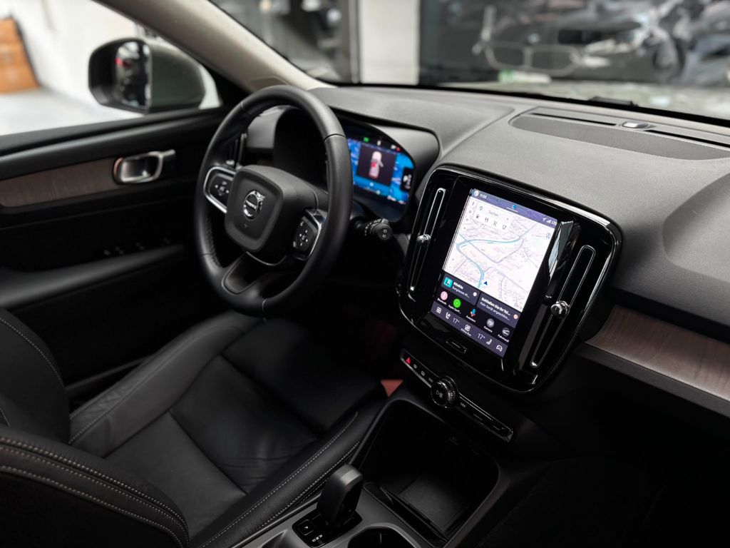 Volvo XC40 2024 г. Зелёный, пробег 49400 км