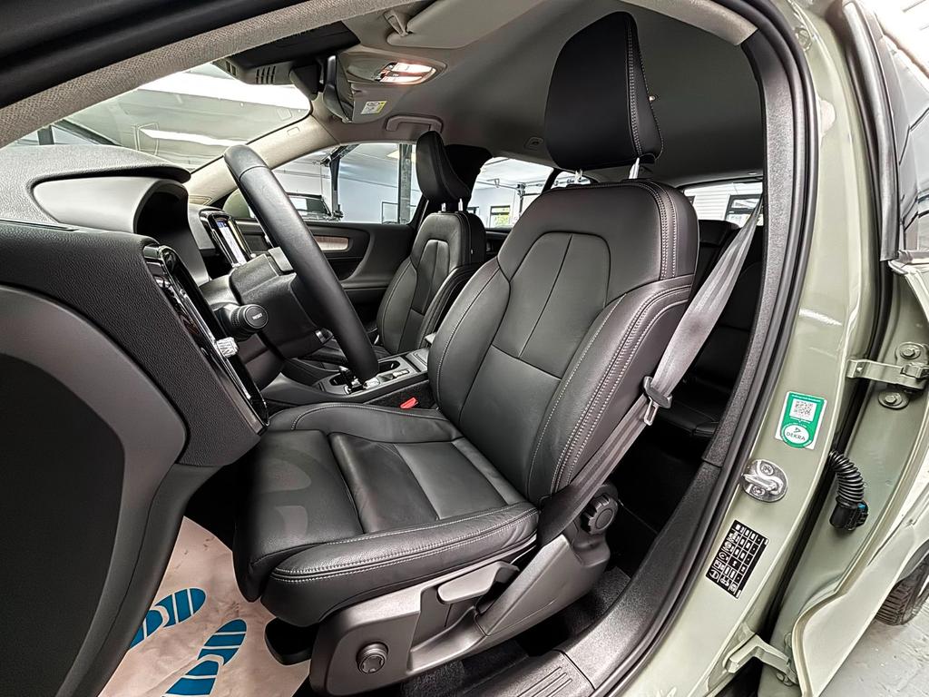 Volvo XC40 2024 г. Зелёный, пробег 49400 км
