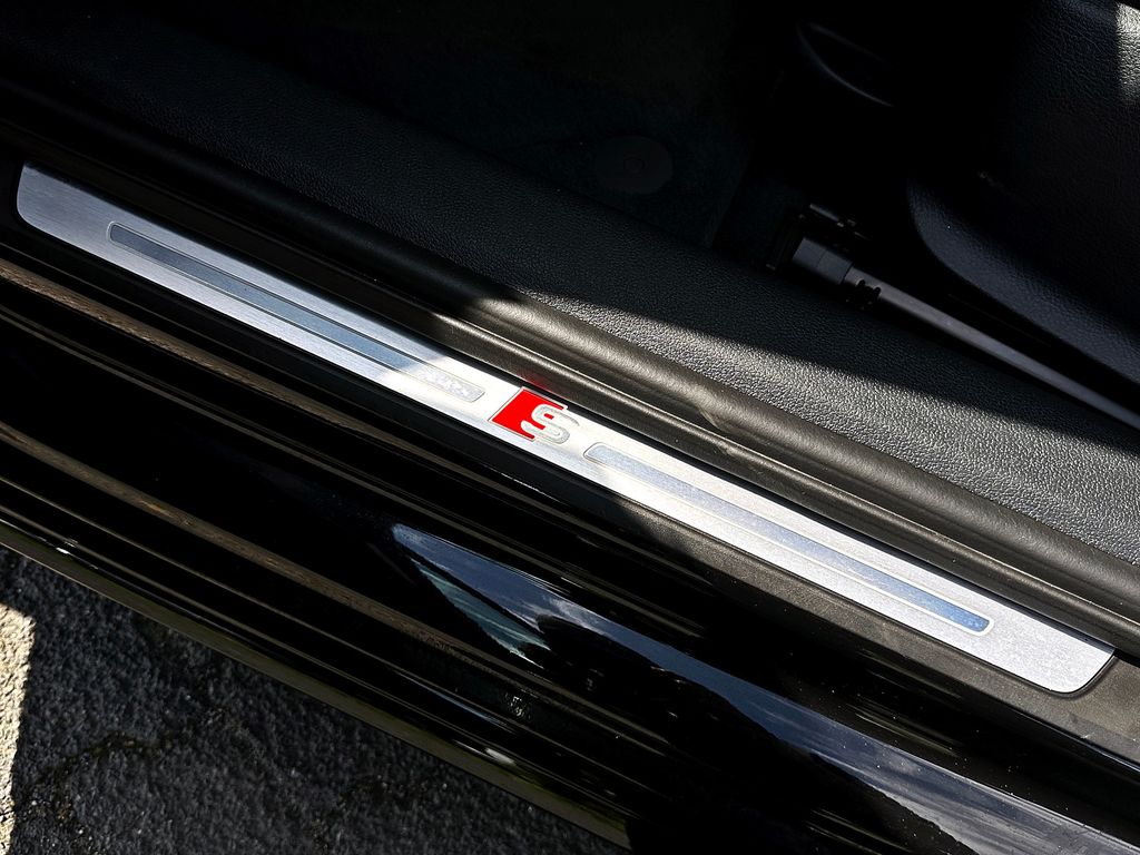 Audi A4 2025 г. Чёрный, пробег 12400 км