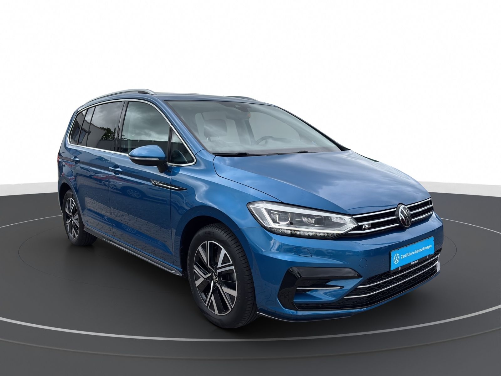 Volkswagen Touran 2023 г. Синий, пробег 57408 км