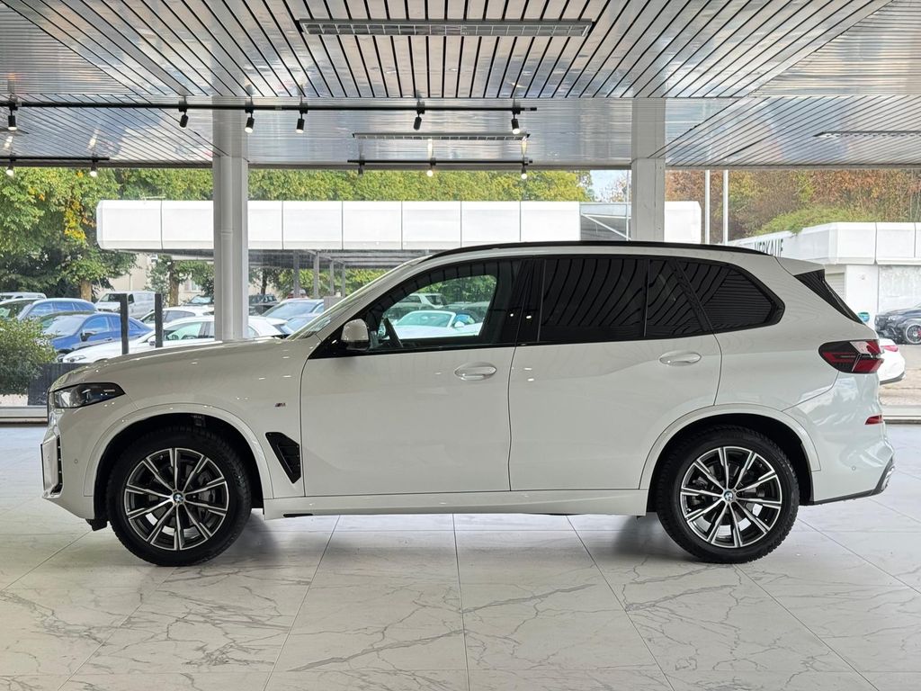 BMW X5 2024 г. Белый, пробег 27500 км