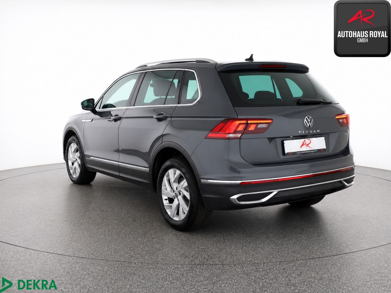 Volkswagen Tiguan 2023 г. Серый, пробег 50000 км