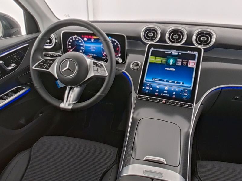 Mercedes-Benz GLC 220 2025 г. Серый, пробег 18328 км