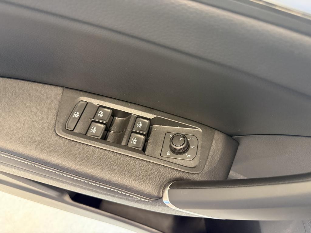 Volkswagen Touran 2026 г. Чёрный, пробег 27835 км