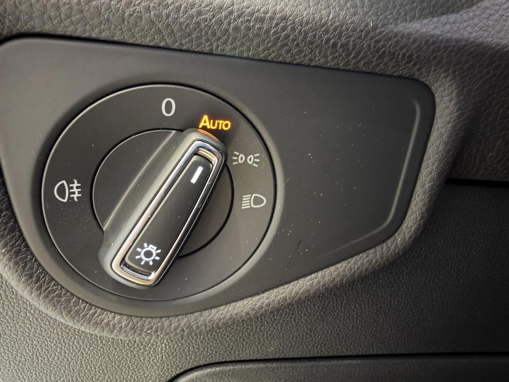 Volkswagen Touran 2026 г. Чёрный, пробег 27835 км