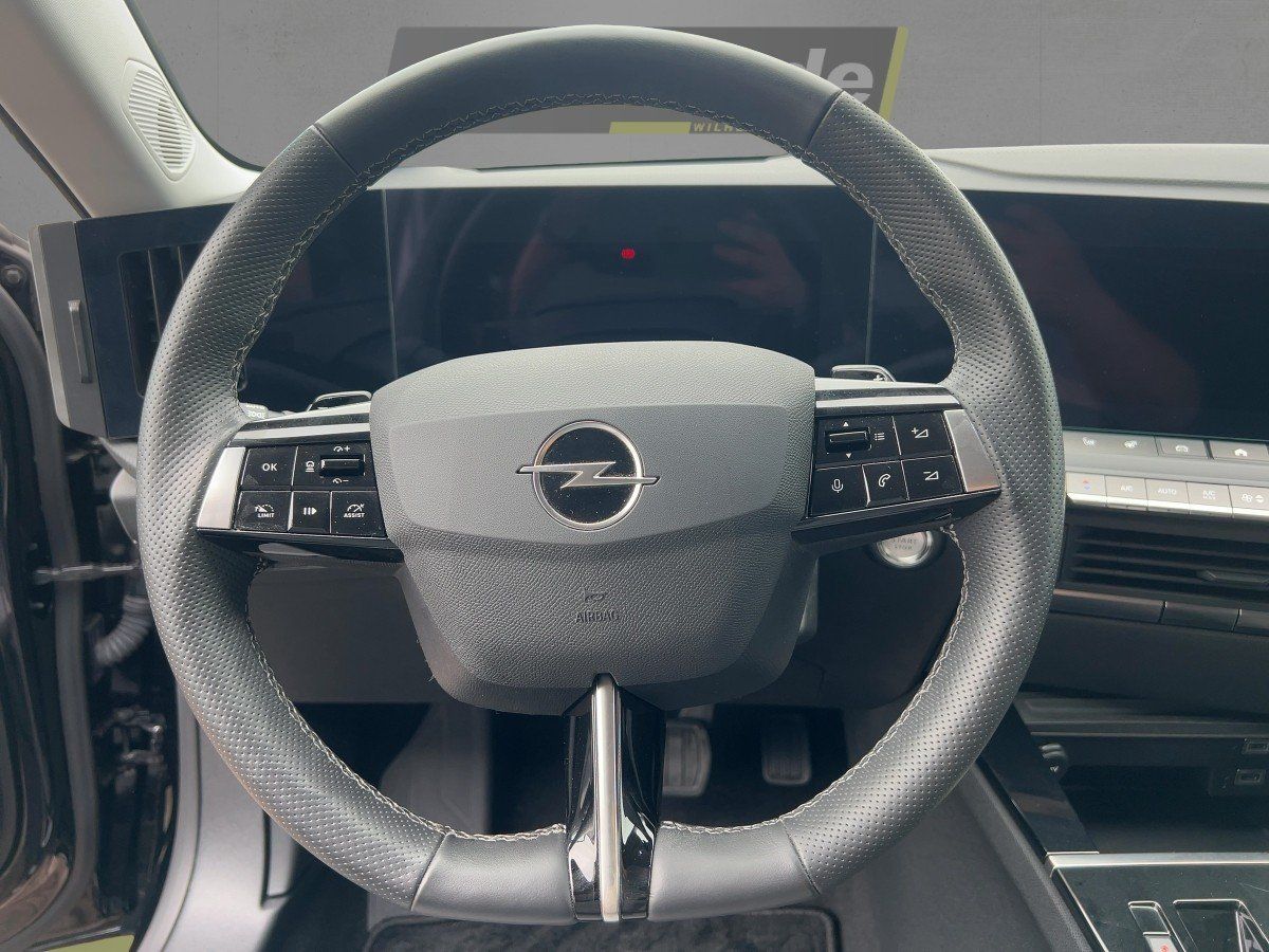 Opel Astra 2024 г. Чёрный, пробег 46871 км