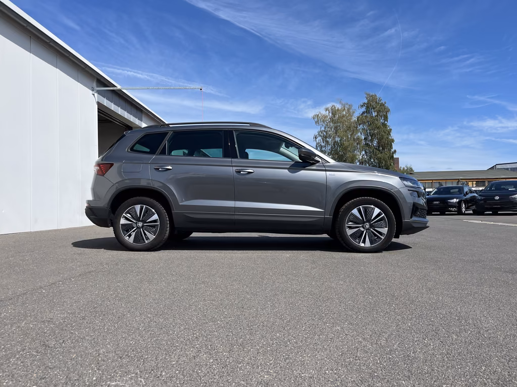 Skoda Karoq 2022 г. Серый, пробег 43381 км