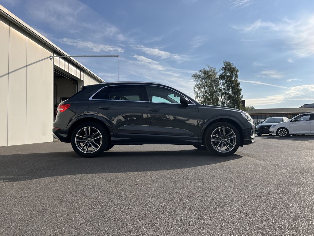 Audi Q3 2023 г. Серый, пробег 29987 км