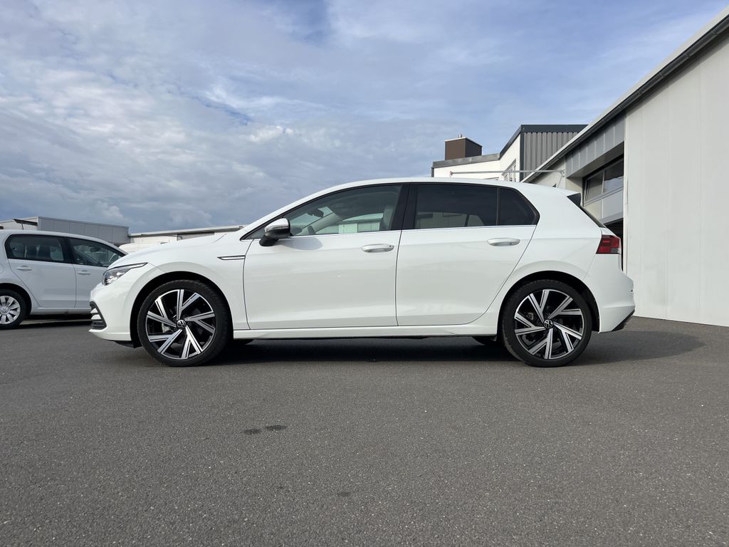 Volkswagen Golf 2024 г. Белый, пробег 22941 км