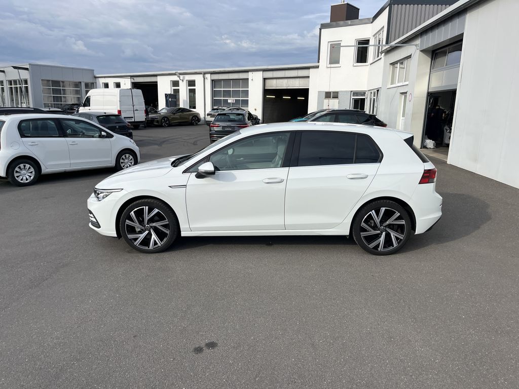 Volkswagen Golf 2024 г. Белый, пробег 22941 км