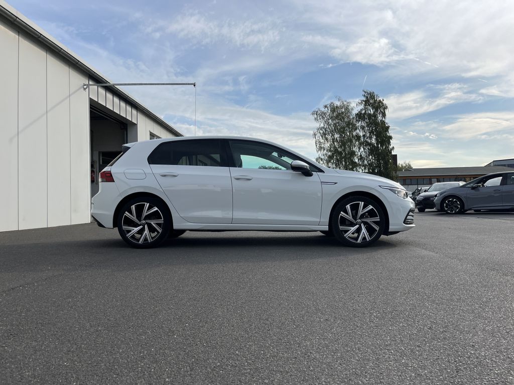 Volkswagen Golf 2024 г. Белый, пробег 22941 км