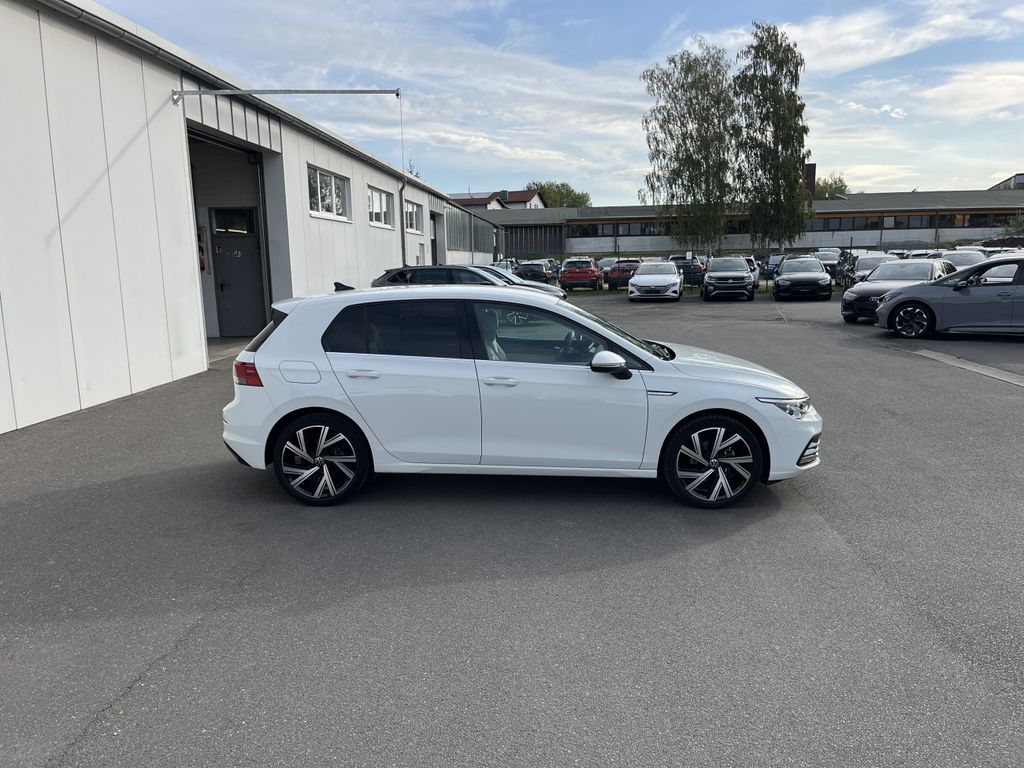 Volkswagen Golf 2024 г. Белый, пробег 22941 км
