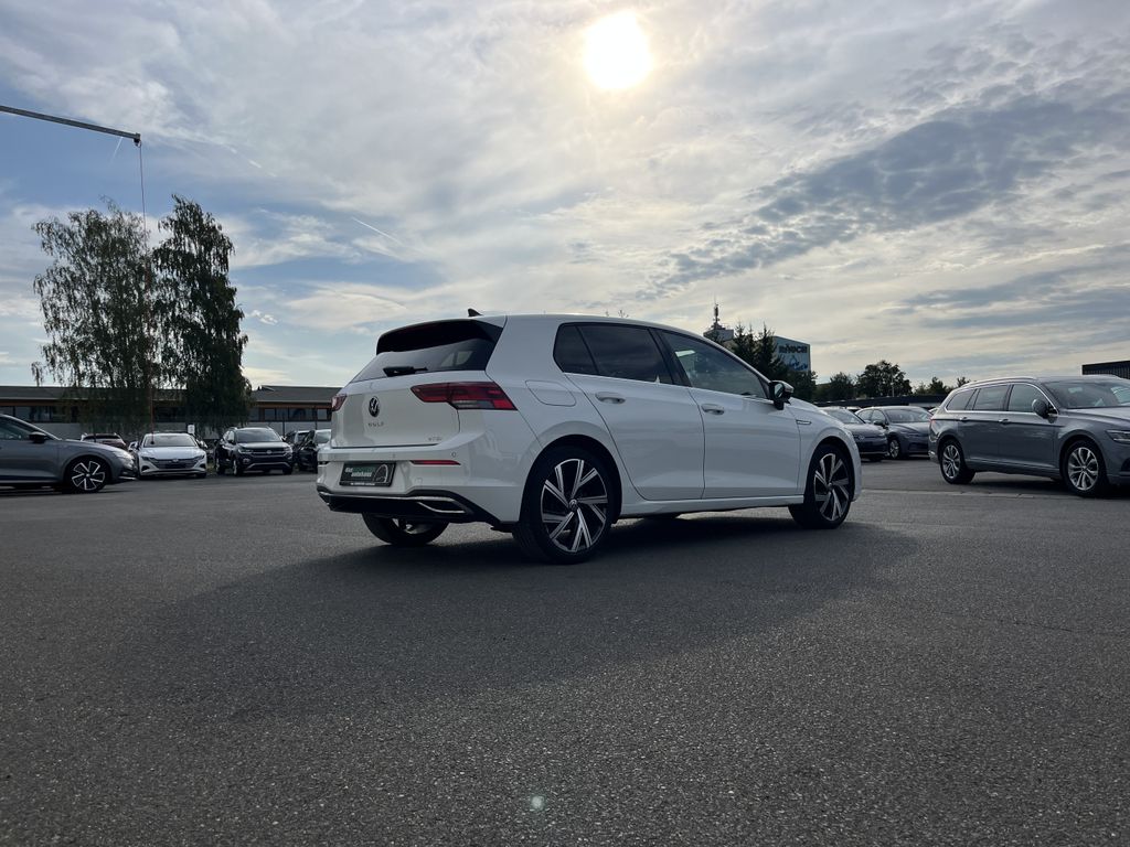 Volkswagen Golf 2024 г. Белый, пробег 22941 км