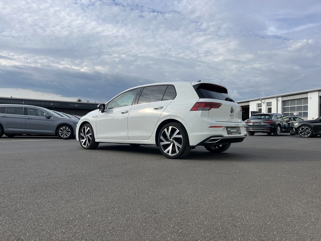 Volkswagen Golf 2024 г. Белый, пробег 22941 км