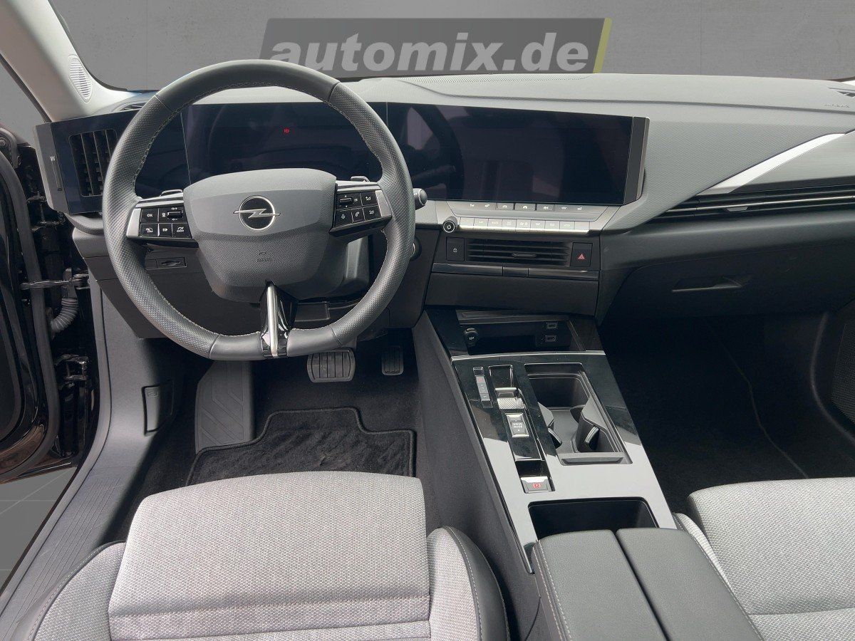 Opel Astra 2024 г. Чёрный, пробег 46871 км