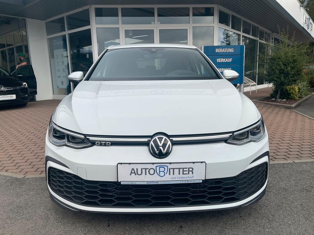 Volkswagen Golf 2023 г. Белый, пробег 56950 км