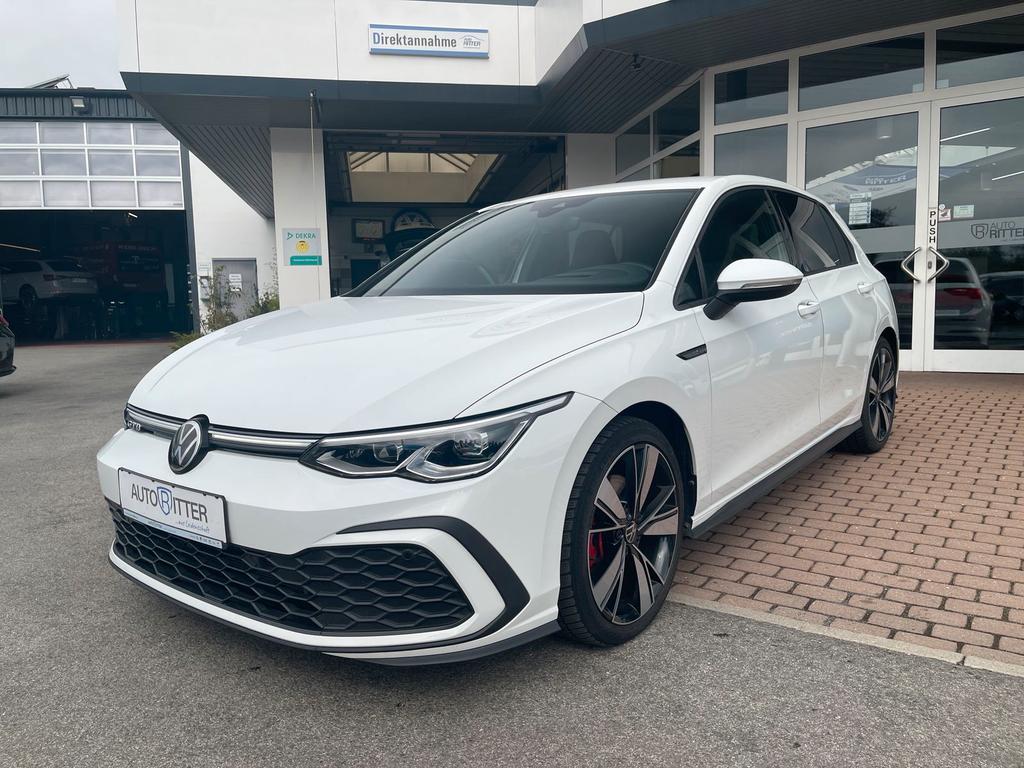 Volkswagen Golf 2023 г. Белый, пробег 56950 км