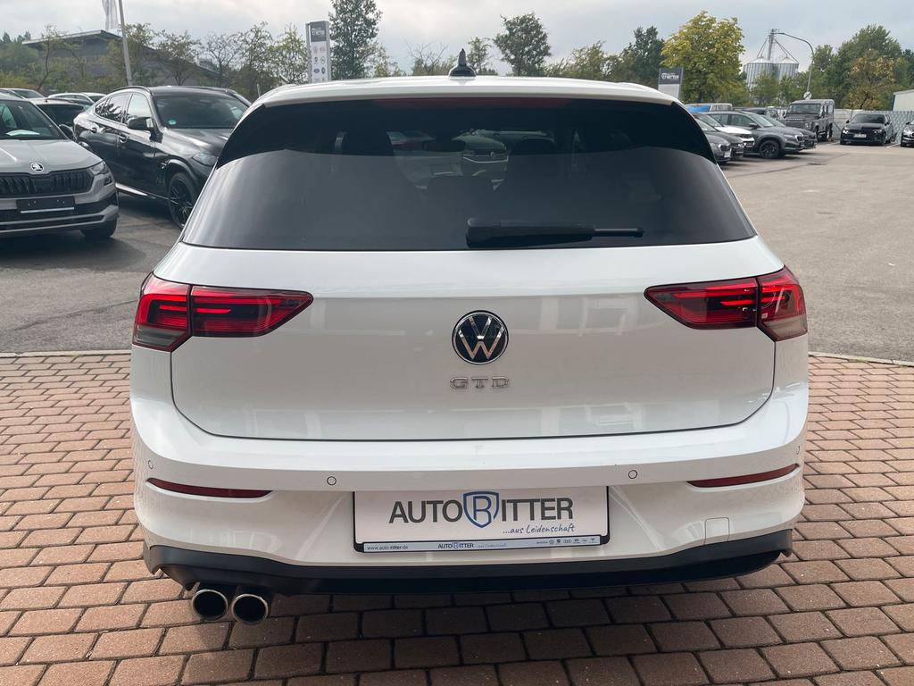 Volkswagen Golf 2023 г. Белый, пробег 56950 км
