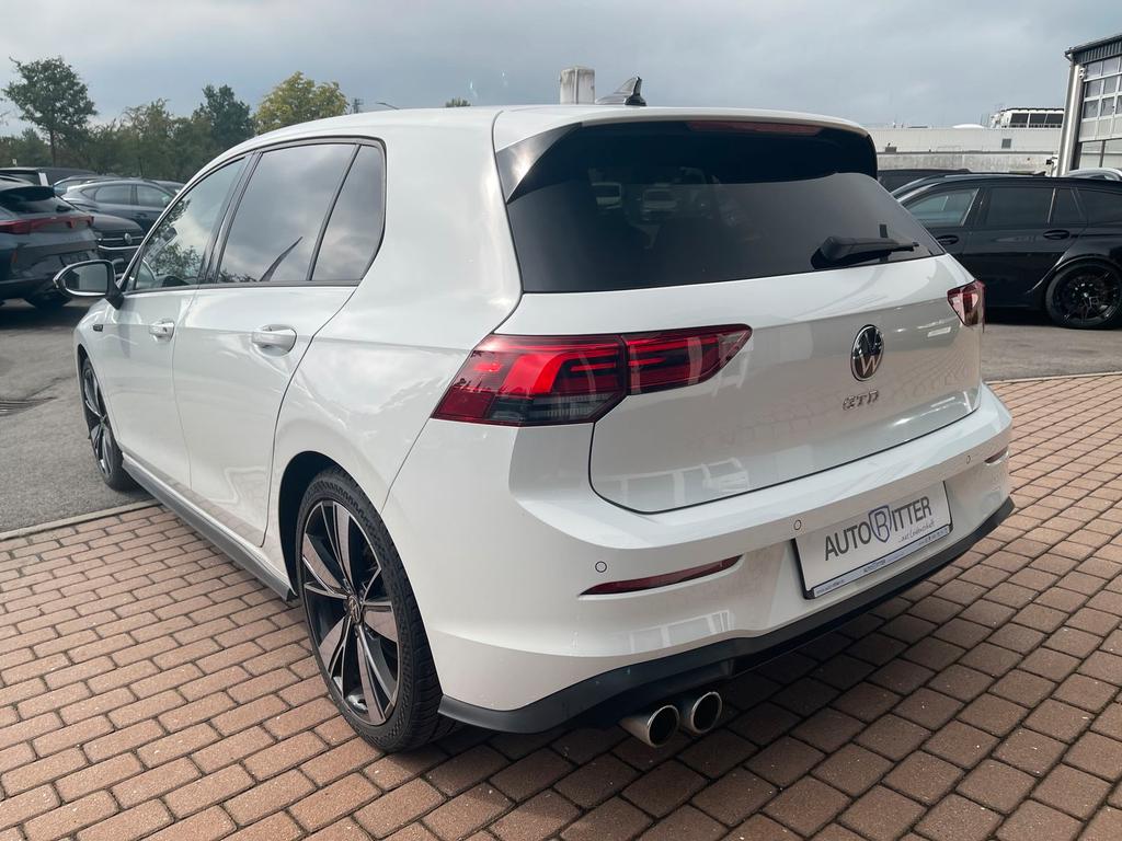 Volkswagen Golf 2023 г. Белый, пробег 56950 км
