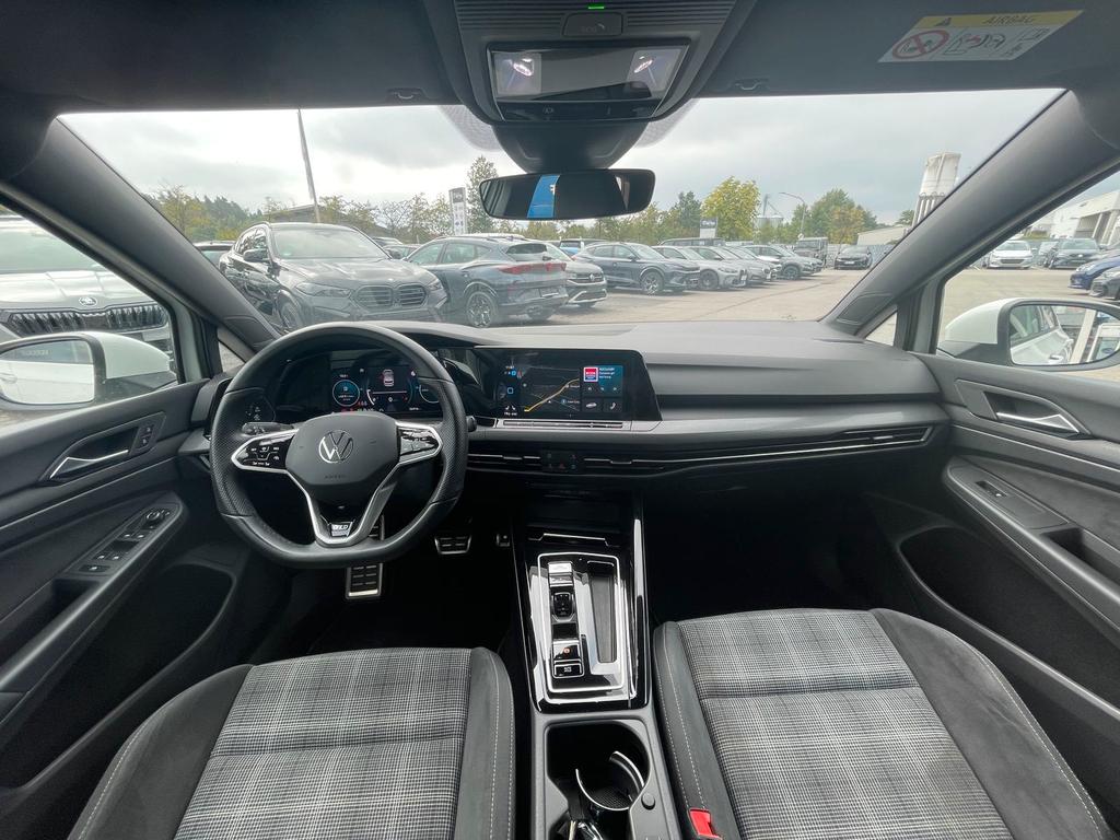 Volkswagen Golf 2023 г. Белый, пробег 56950 км