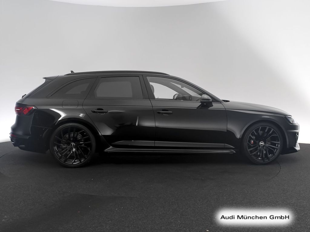 Audi RS4 2024 г. Чёрный, пробег 29617 км