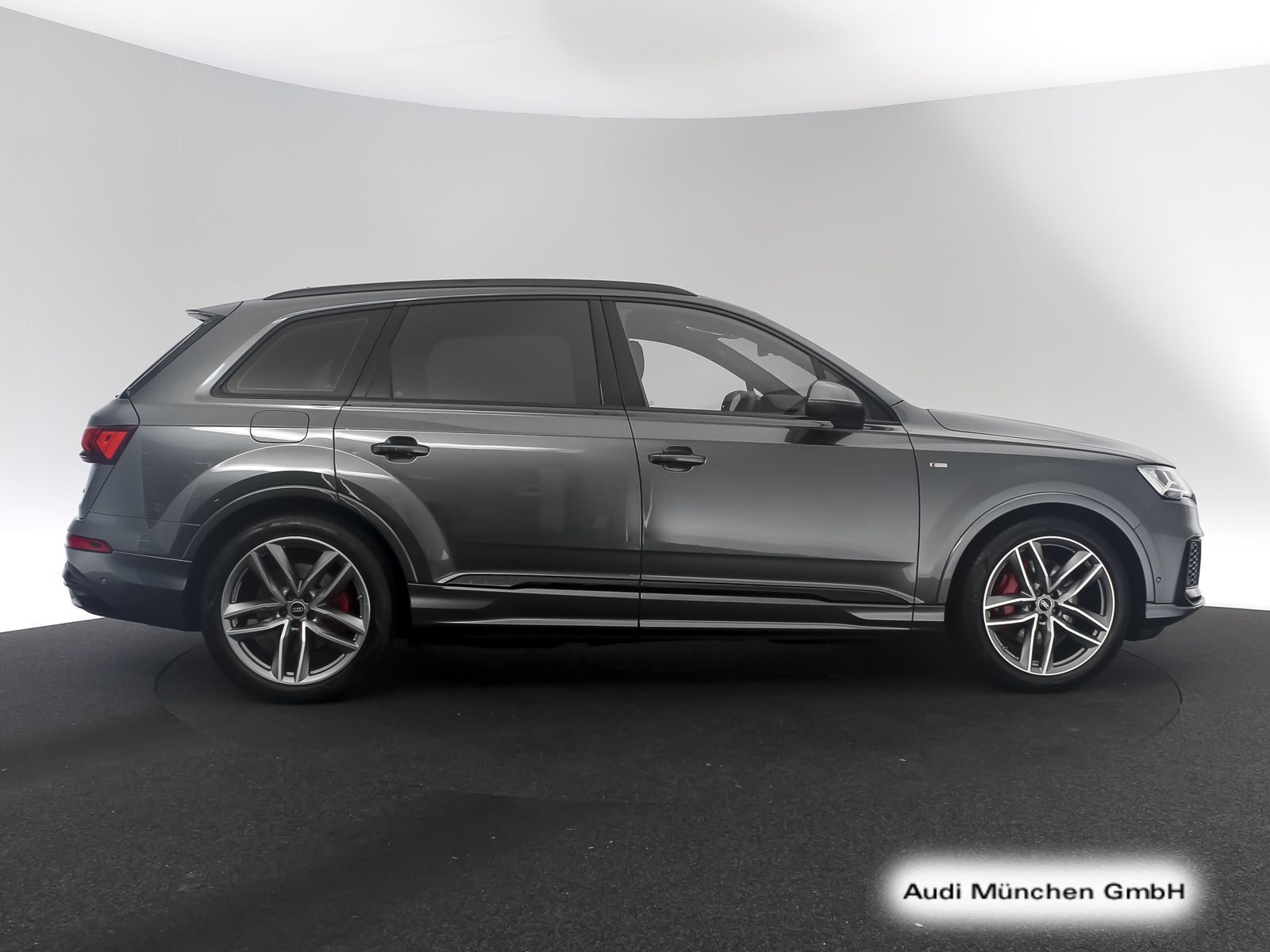 Audi Q7 2022 г. Серый, пробег 49094 км