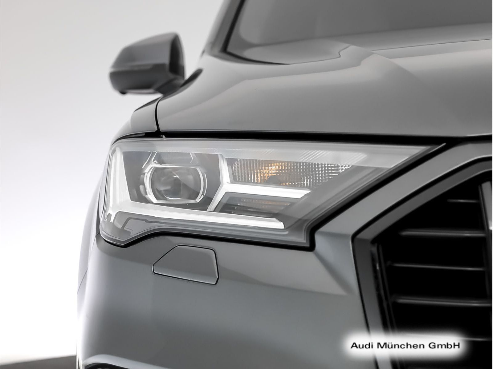 Audi Q7 2022 г. Серый, пробег 49094 км