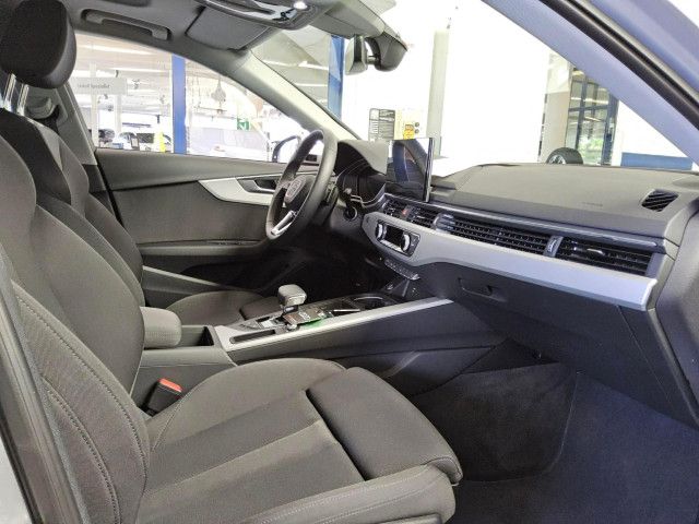 Audi A4 2023 г. Серебристый, пробег 52300 км