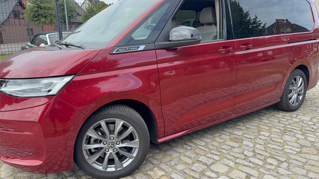 Volkswagen T7 MULTIVAN 2024 г. Красный, пробег 10000 км