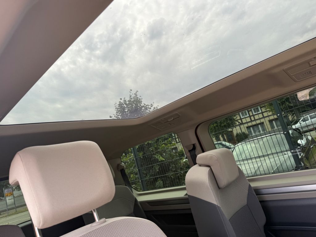 Volkswagen T7 MULTIVAN 2024 г. Красный, пробег 10000 км