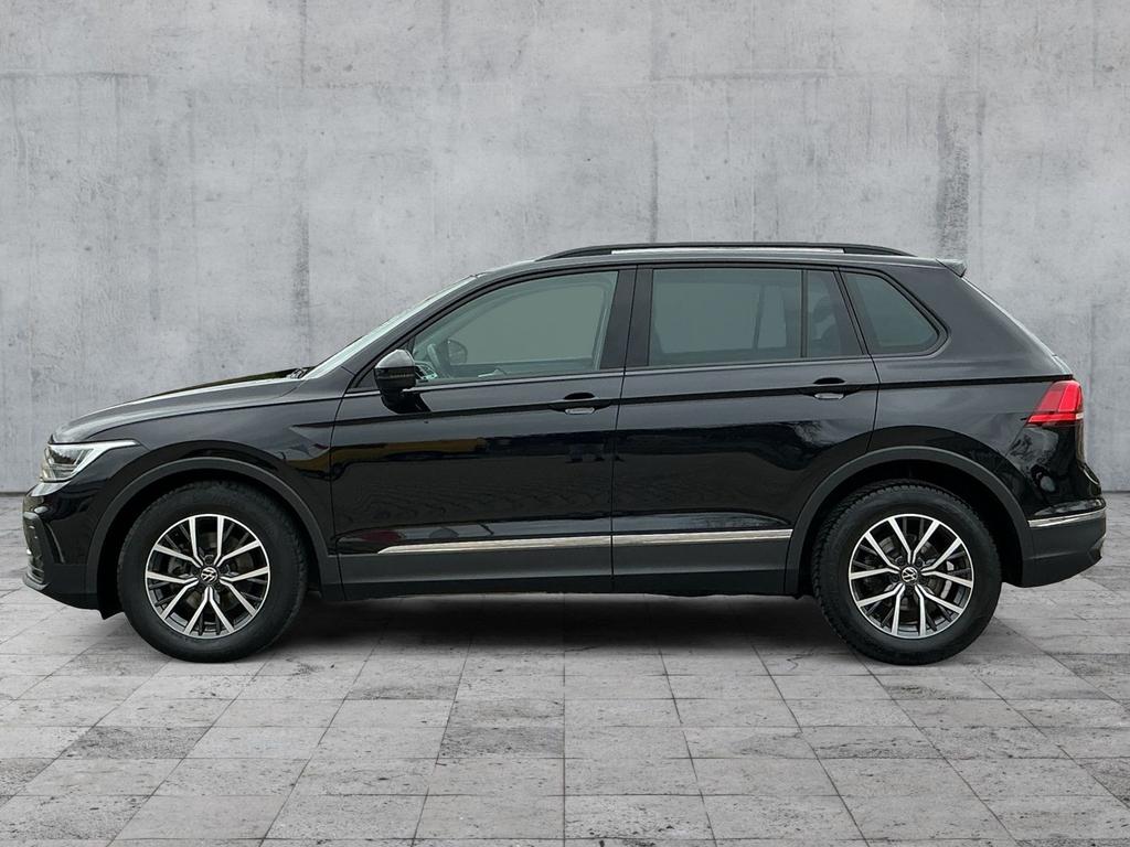 Volkswagen Tiguan 2023 г. Чёрный, пробег 54731 км