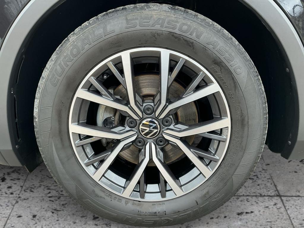 Volkswagen Tiguan 2023 г. Чёрный, пробег 54731 км