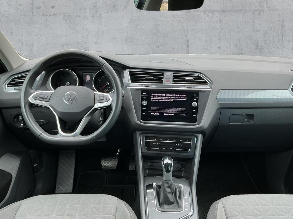 Volkswagen Tiguan 2023 г. Чёрный, пробег 54731 км