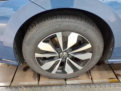Volkswagen Golf 2025 г. Синий, пробег 15200 км