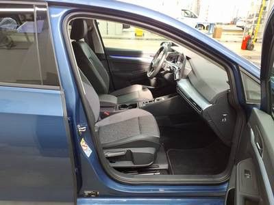 Volkswagen Golf 2025 г. Синий, пробег 15200 км
