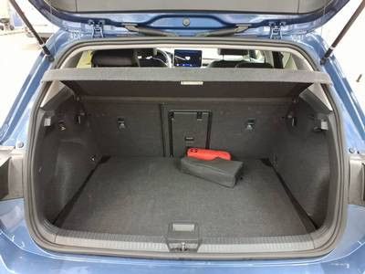 Volkswagen Golf 2025 г. Синий, пробег 15200 км