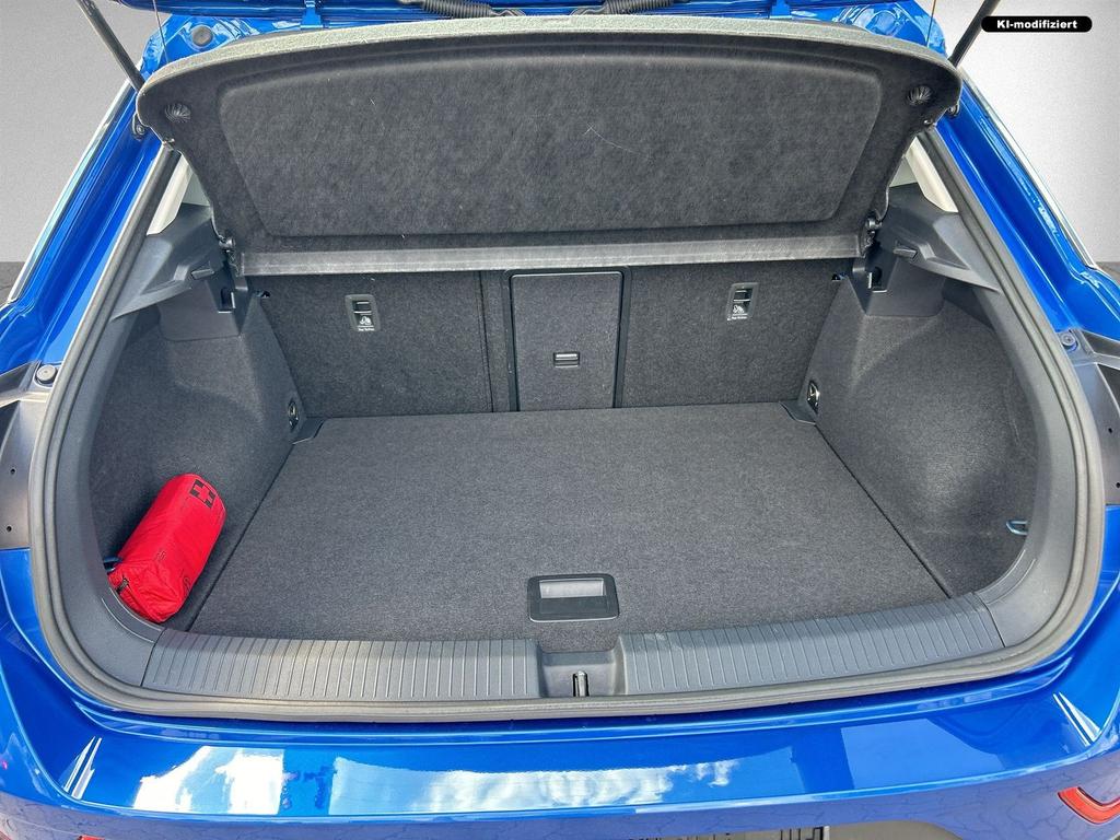 Volkswagen T-Roc 2023 г. Синий, пробег 38450 км