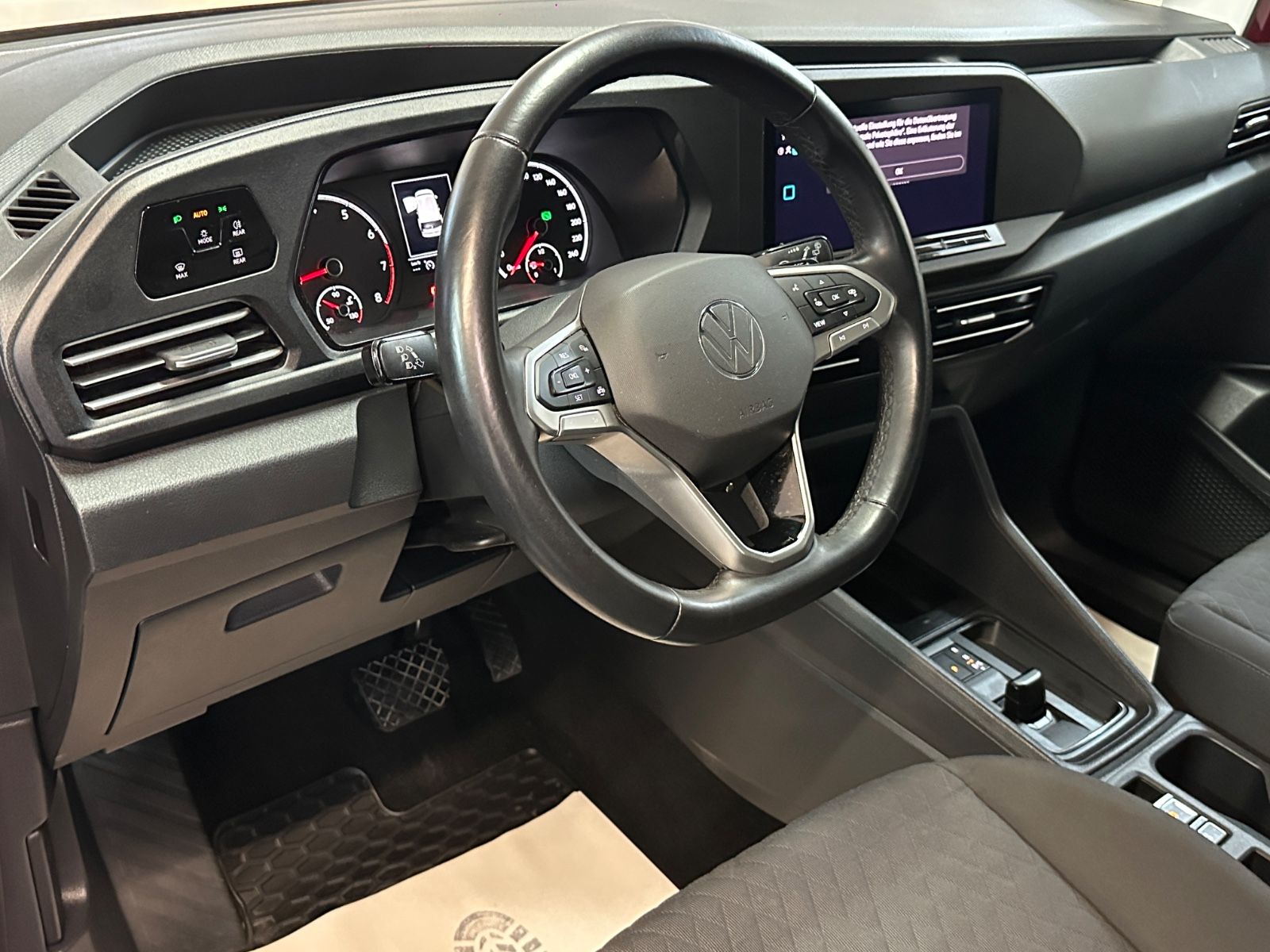 Volkswagen Caddy 2022 г. Красный, пробег 40000 км